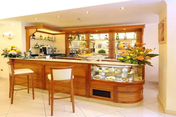 ホテル ブォーノ ナポリ